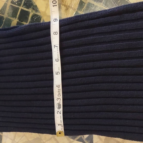 Infinity Black Ribbed Scarf - Picture 7 of 7